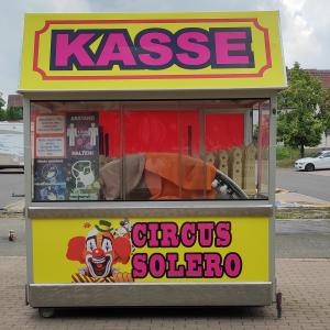 Circus Solero Kassenwagen Beschriftung